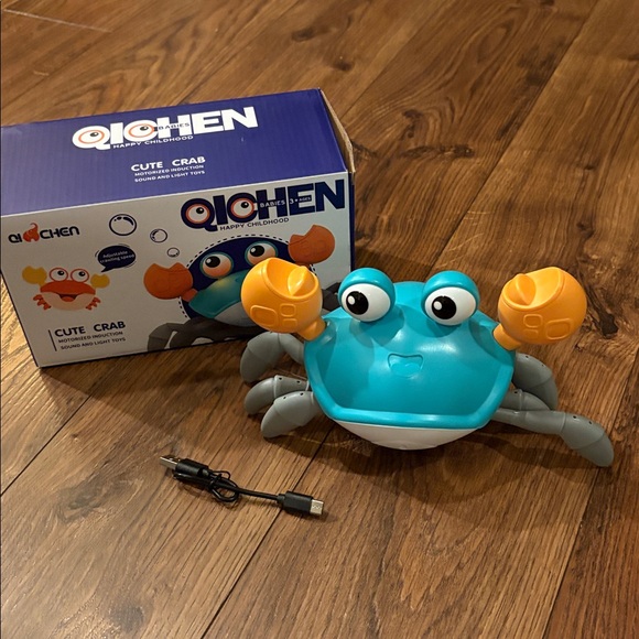Qichen Cute Crab Toy with Sound and Light - Picture 7 of 11